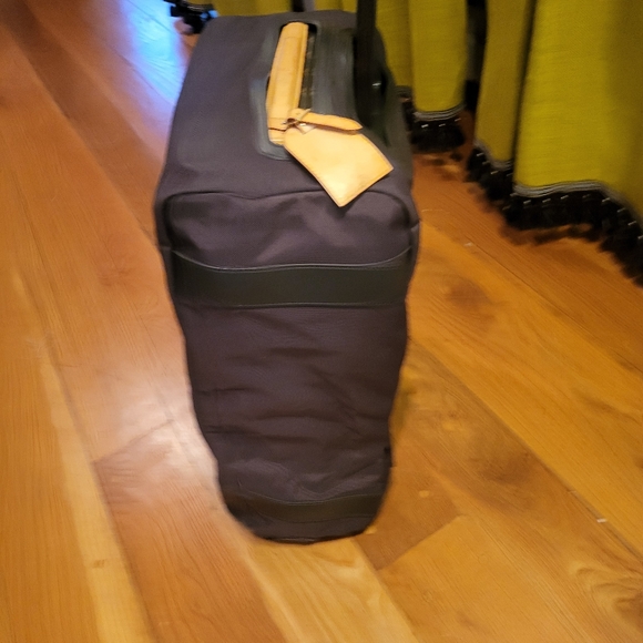Louis Vuitton Pegase carry on - Picture 9 of 16